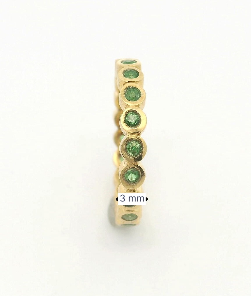 Ein Band voll grüner Tsavorite - romantischer Memoryring – Bild 4