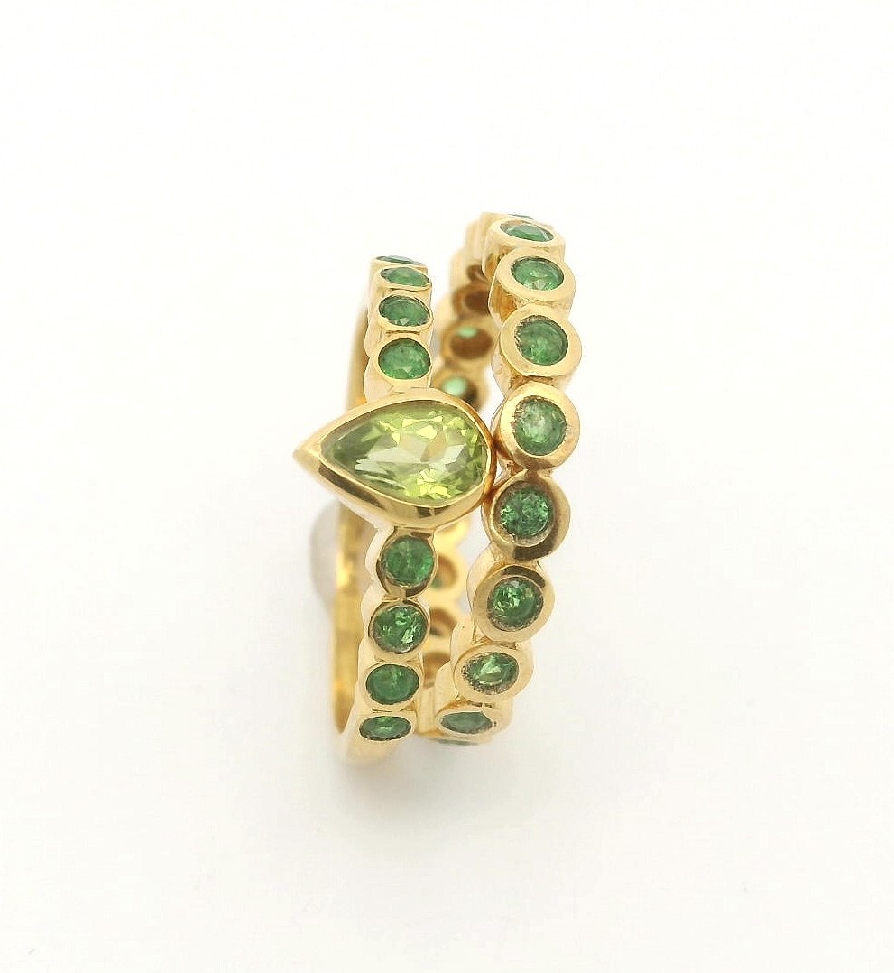 Ein Band voll grüner Tsavorite - romantischer Memoryring – Bild 6